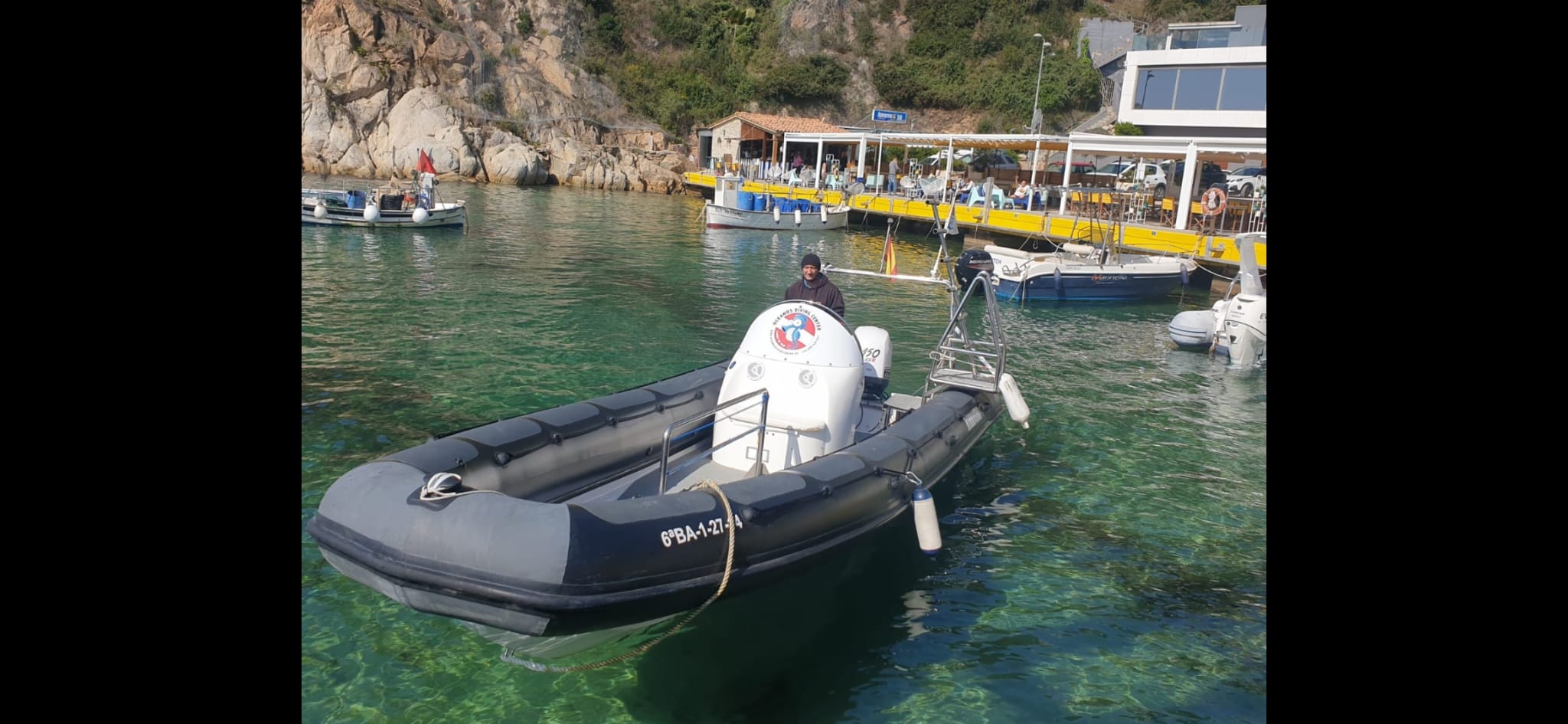 Embarcación de apoyo – Oceanos Diving Center